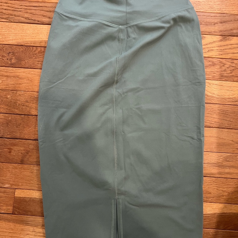 Lululemon Athletica Green Midi Pencil Skirt for Work